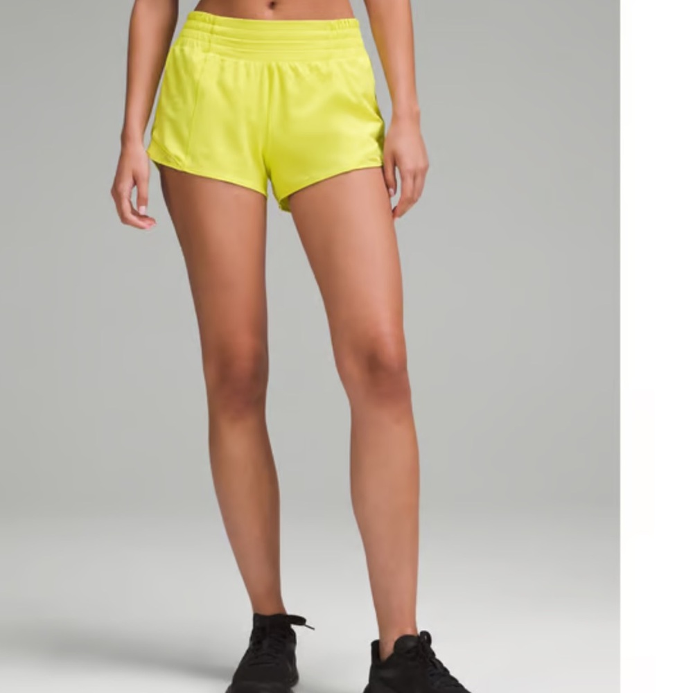 Lululemon Hotty Hot High-Rise Lined Short 2.5" - Yellow Serpentine NWT size 6